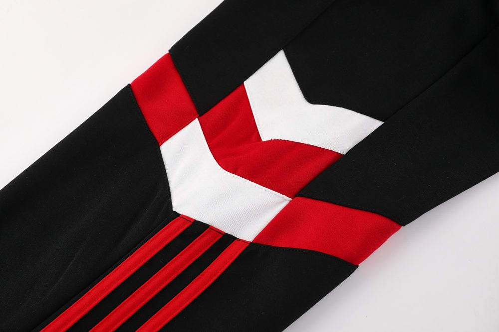 Manchester United 24/25 - Tracksuit w/Hoodie