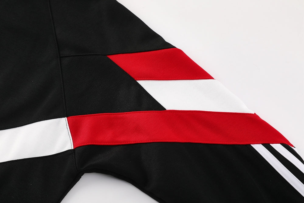 Manchester United 24/25 - Tracksuit w/Hoodie