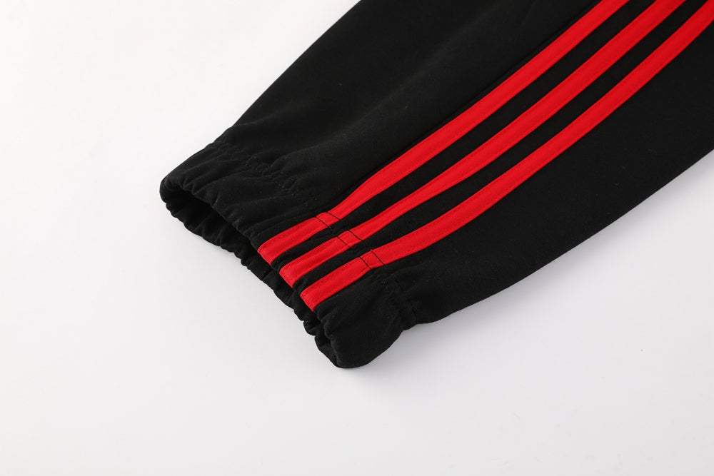 Manchester United 24/25 - Tracksuit w/Hoodie